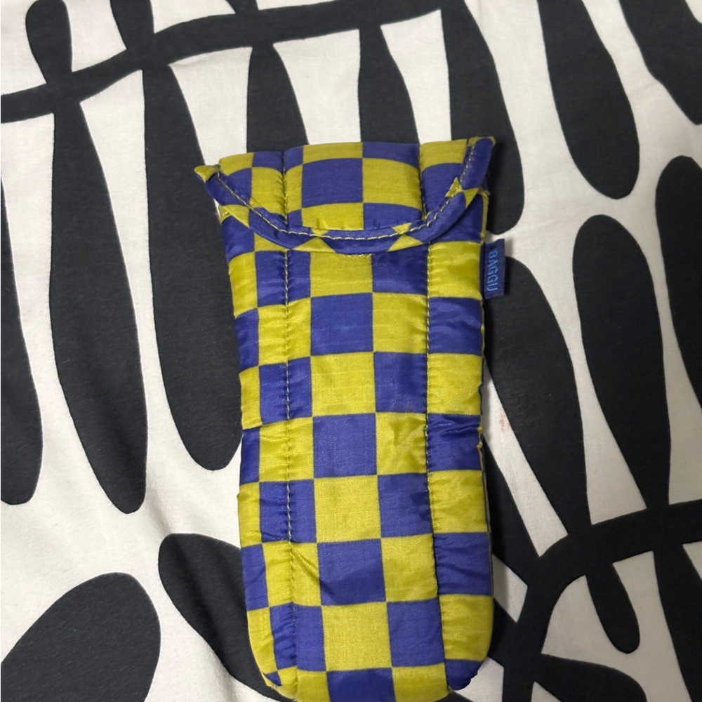 BAGGU Green and Blue Check Sunglasses Pouch
Used in great condition.